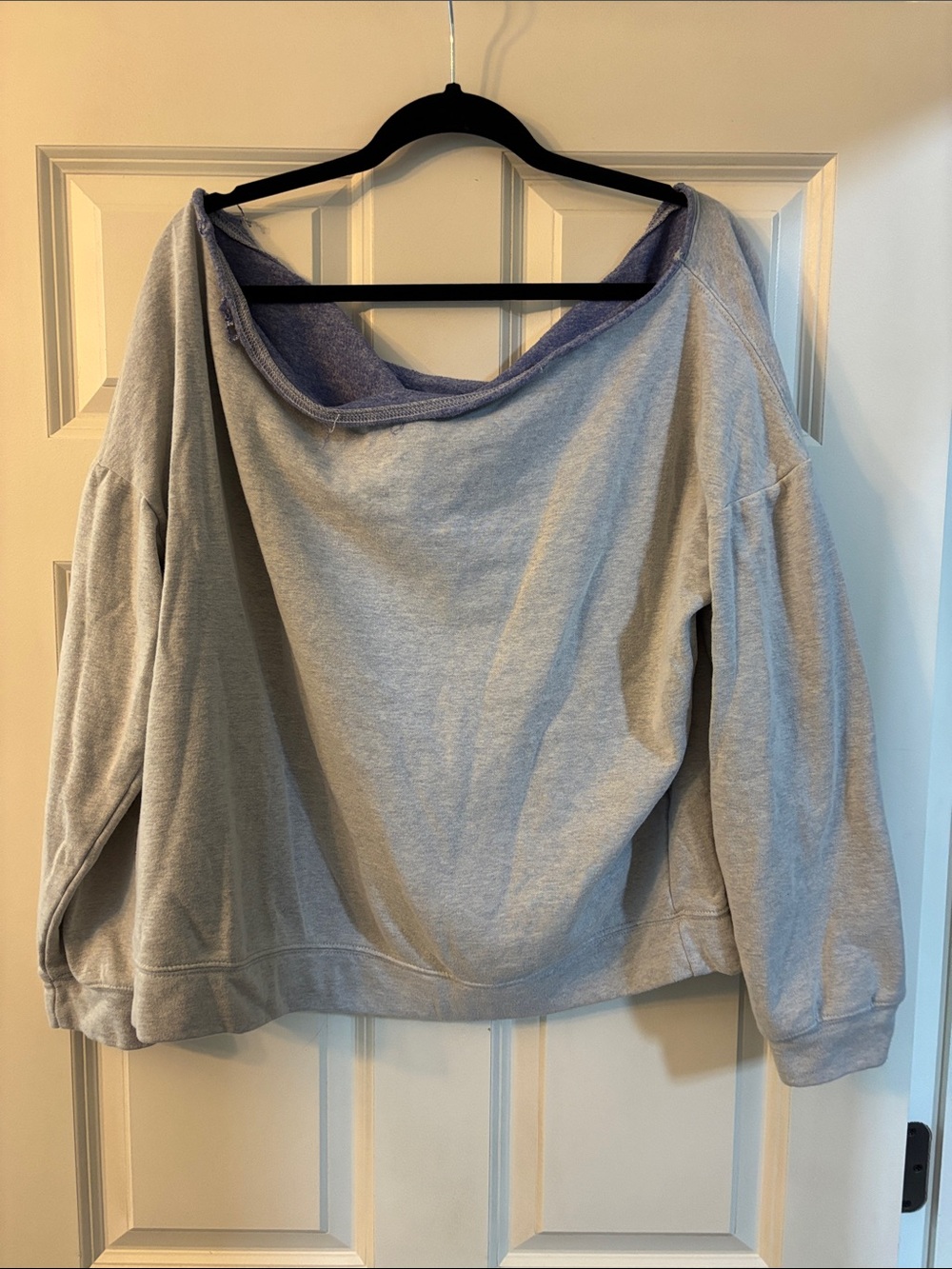 Relaxed Gray Women's Off-Shoulder Sweatshirt